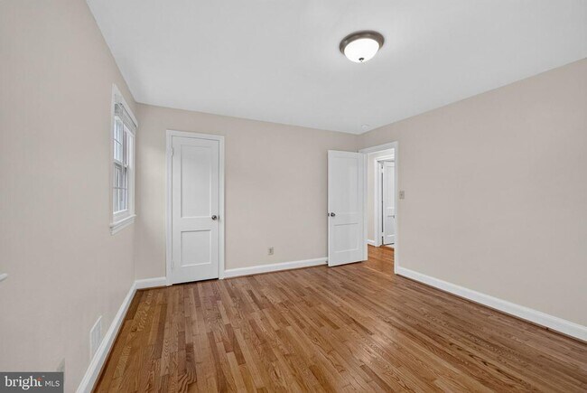 Building Photo - 406 Gilmoure Dr