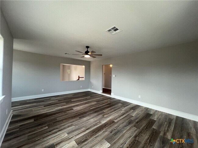 Building Photo - 5899 Denmans Loop