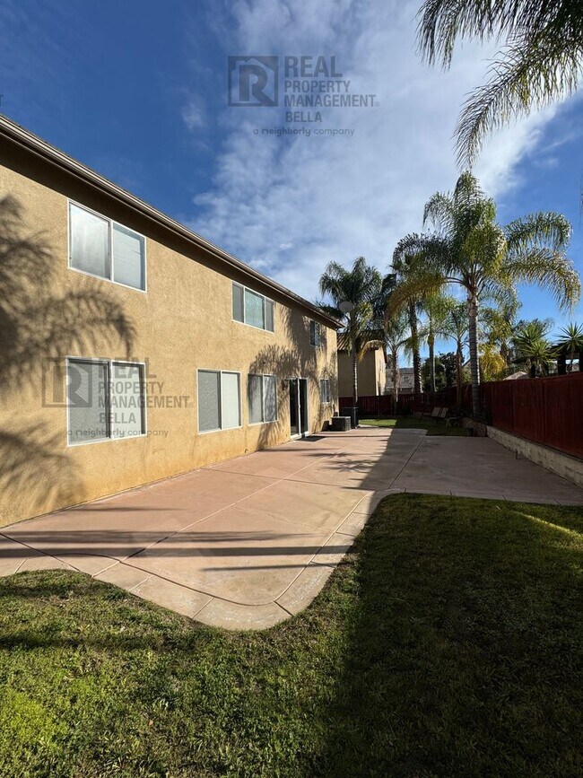 Building Photo - Spacious & Stylish 5-Bed, 3-Bath Home in Prime Murrieta Location