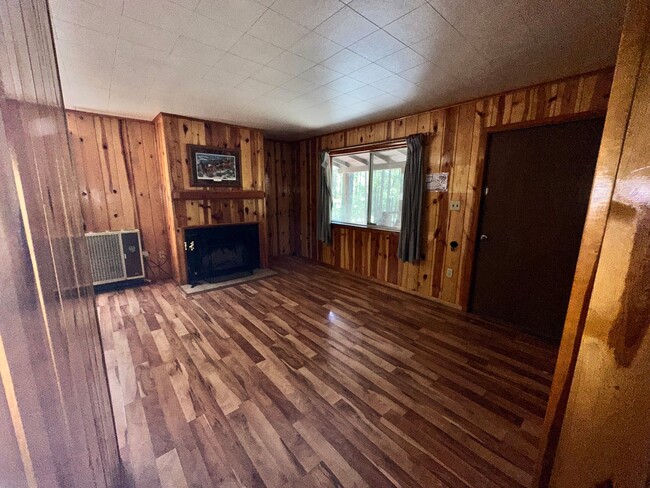 Building Photo - 237 E White Mountain Blvd