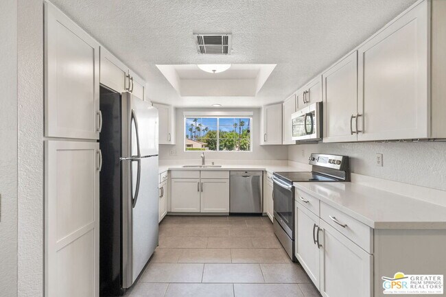 Building Photo - 505 S Farrell Dr
