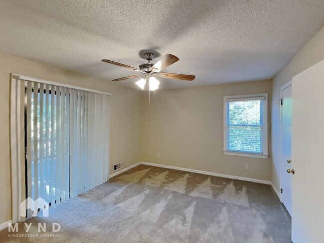 Building Photo - 3255 Sharon Ln