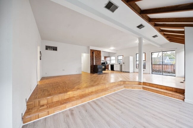 Building Photo - 7414 NE 6th Ave