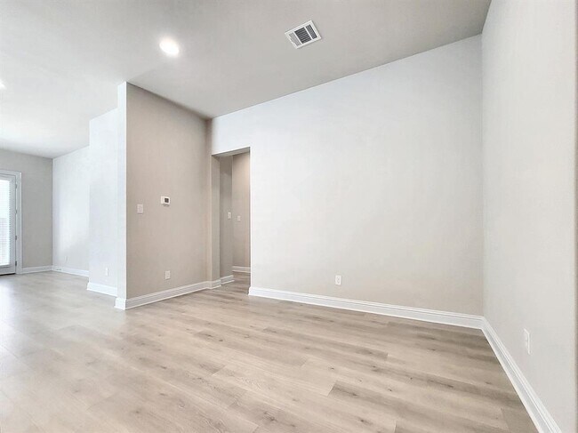 Building Photo - 601 C-Bar Ranch Trl