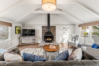 Building Photo - 2850 Silverado Trail N