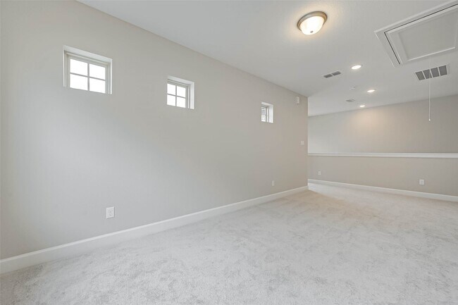 Building Photo - 10707 Deer Path Dr