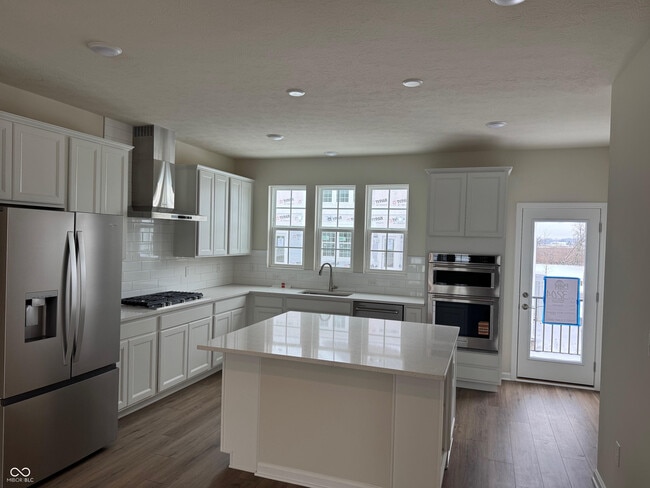 Building Photo - 14555 Elsmere Ln