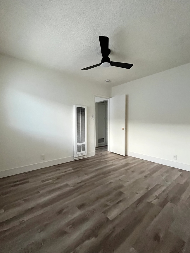 Building Photo - 2516 Vanderbilt Ln