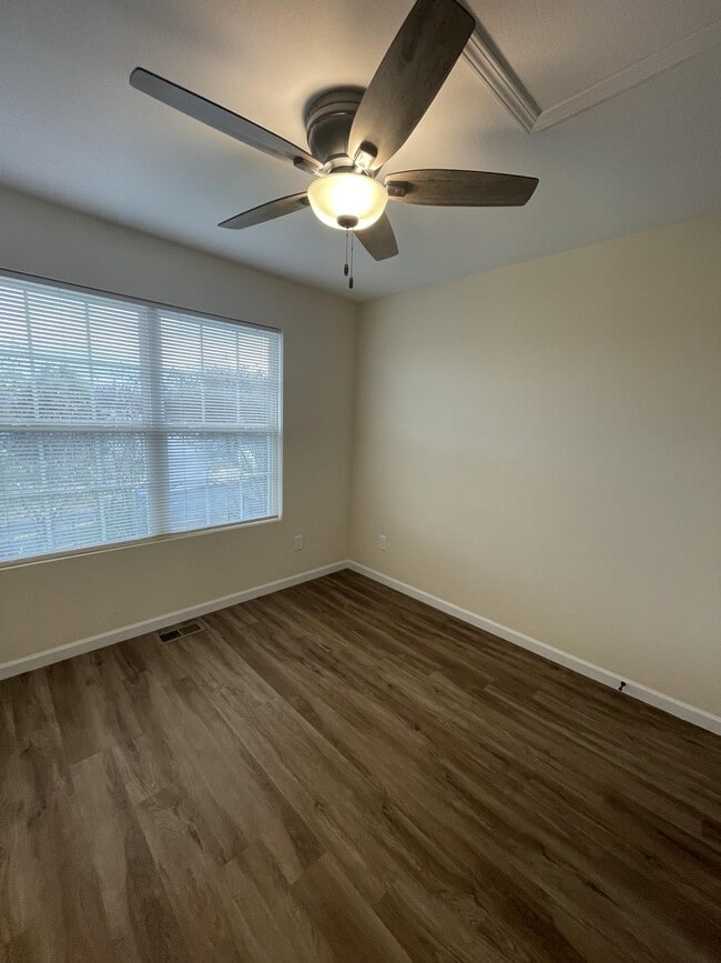 Building Photo - 923 Warrior Hill Dr