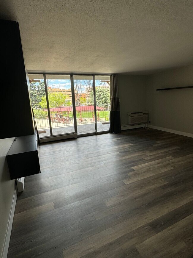 Building Photo - High Rise Condo off 9th and Colorado Blvd