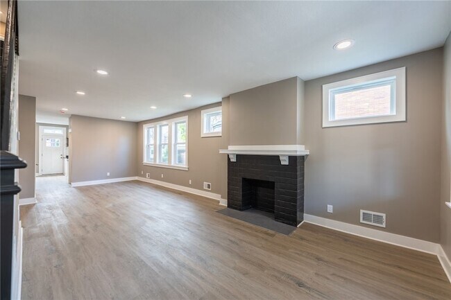 Building Photo - 533 N Euclid Ave