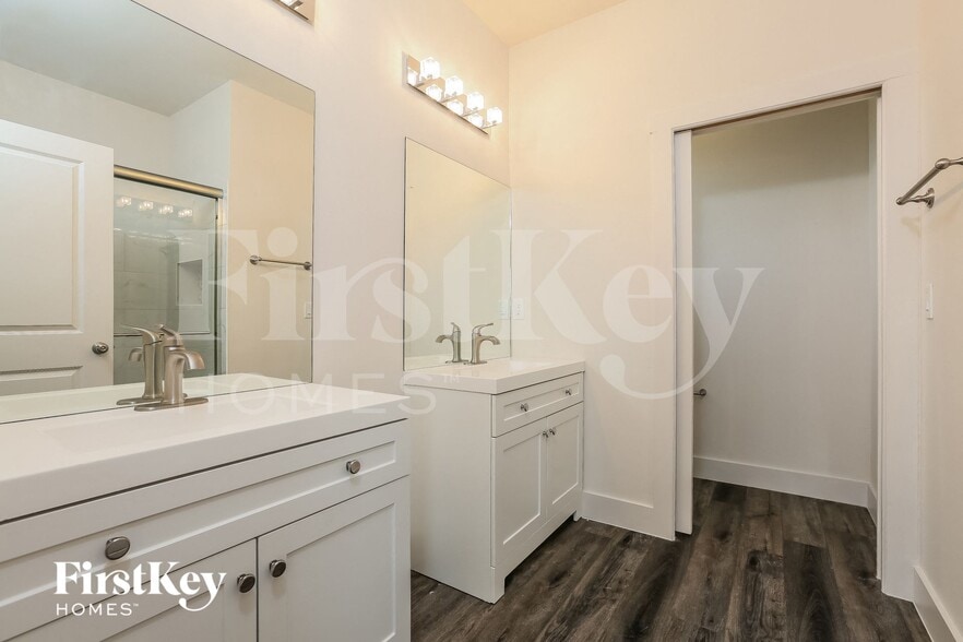 Building Photo - 562 Pachman Cir