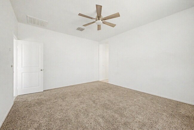 Building Photo - 1566 E Fletcher Dr