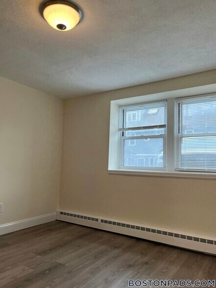 Building Photo - 168 N Beacon St