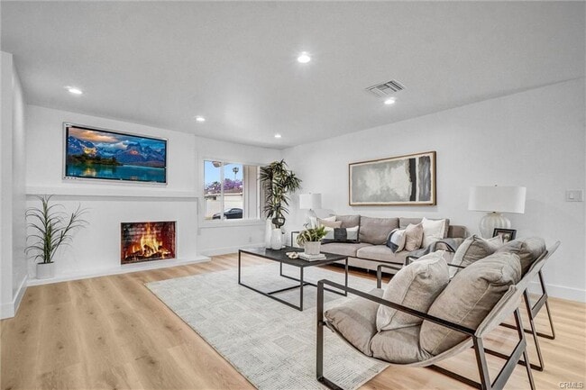 Building Photo - 2842 E Virginia Ave