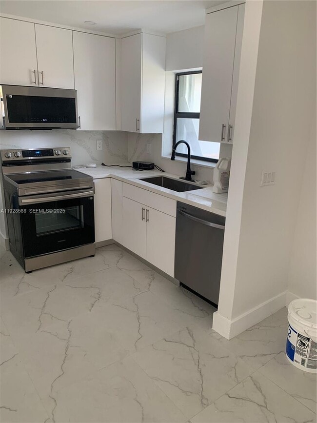 Building Photo - 14300 SW 105th Ave