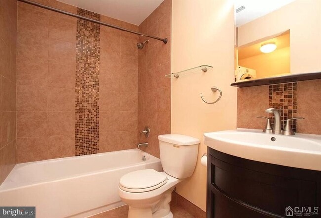 Building Photo - 818 Ravens Crest Dr