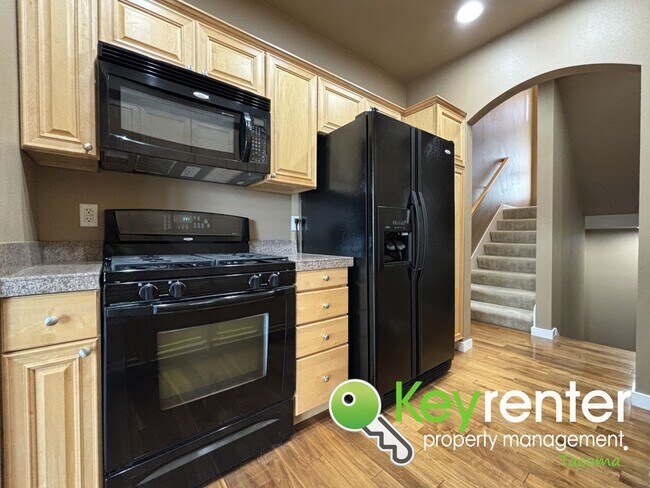 Building Photo - Dream Townhome in Tacoma, WA!