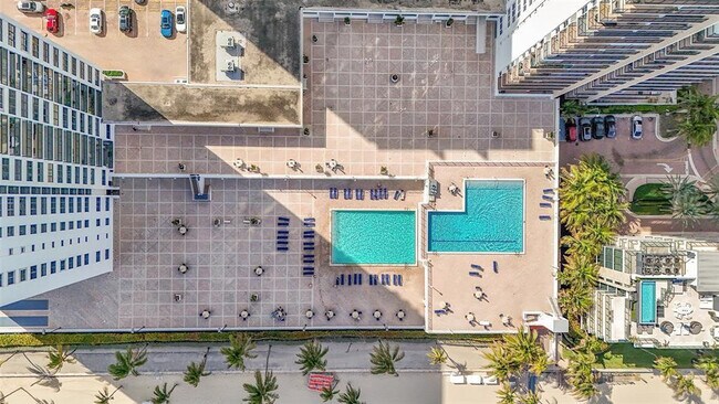 Building Photo - 2401 S Ocean Dr