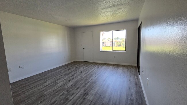 Building Photo - Nice 2/2 in the Gated East Lake Woodlands community