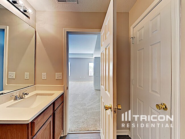 Building Photo - 1710 Ledson Ct