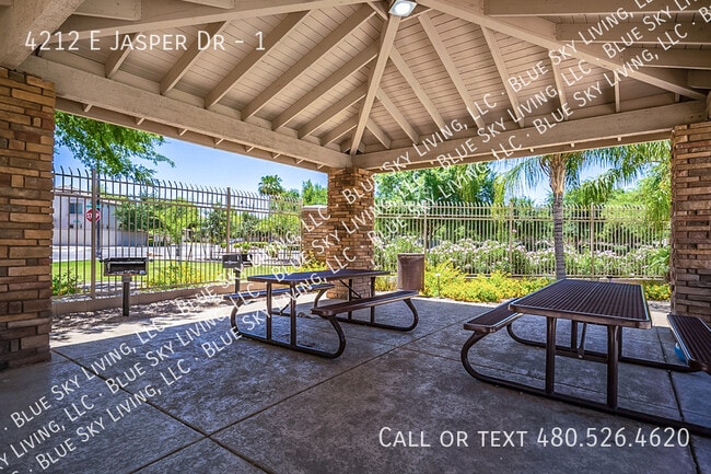 Building Photo - 4212 E Jasper Dr