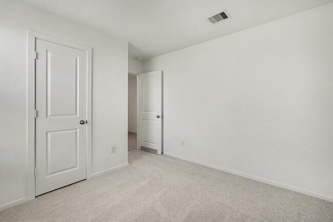 Building Photo - 6315 Linden Leaf Dr