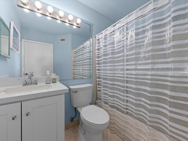 Building Photo - 5415 Verona Dr