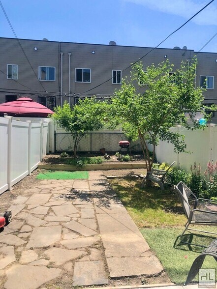 Building Photo - Bedford-Stuyvesant / 2-Bed 1-Bath / Private Outdoor Space