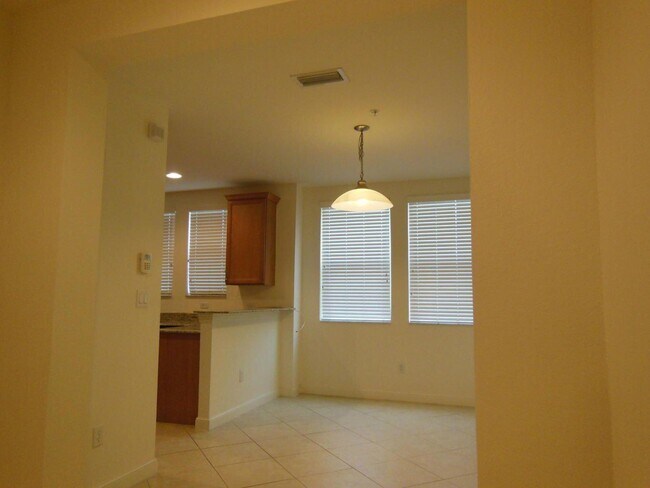 Building Photo - 820 Millbrae Ct