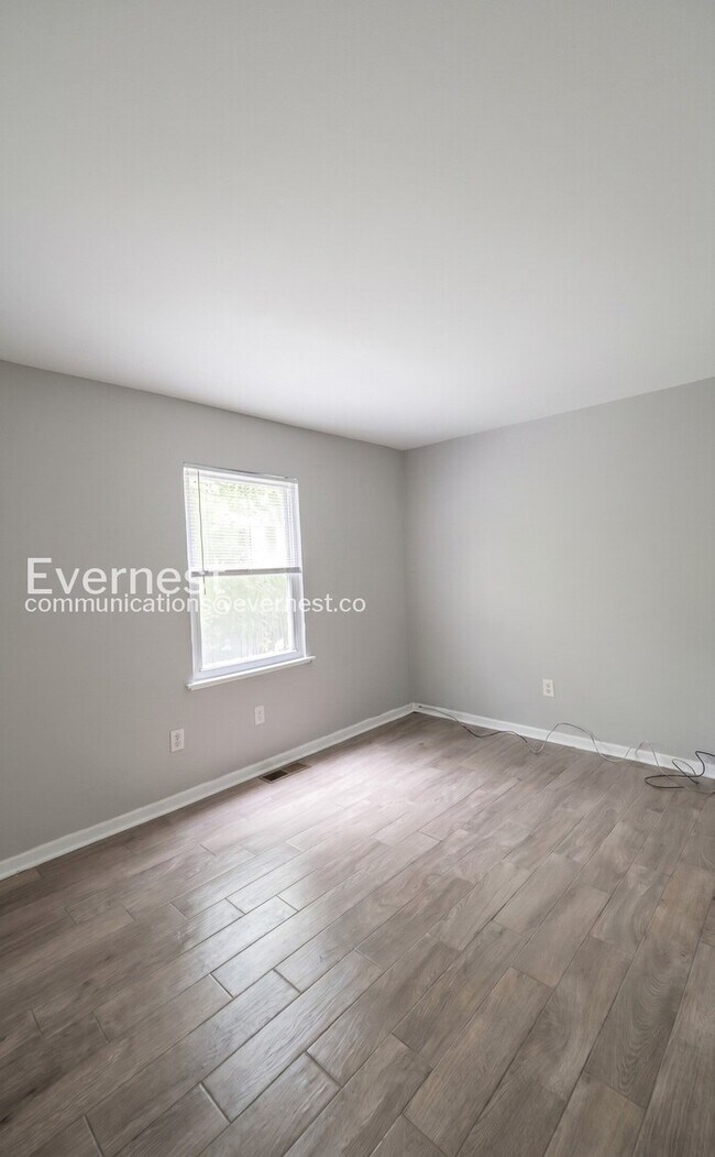 Building Photo - 3-Bedroom Home with Spacious Living and Convenient Amenities / Pet-Friendly / Vouchers Accepted /...