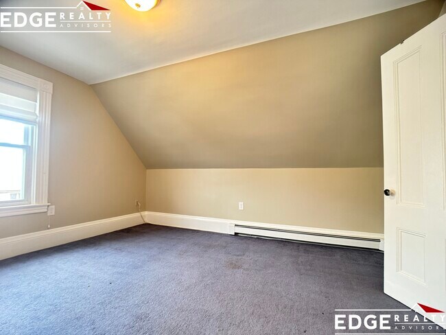 Building Photo - 19 Gordon St