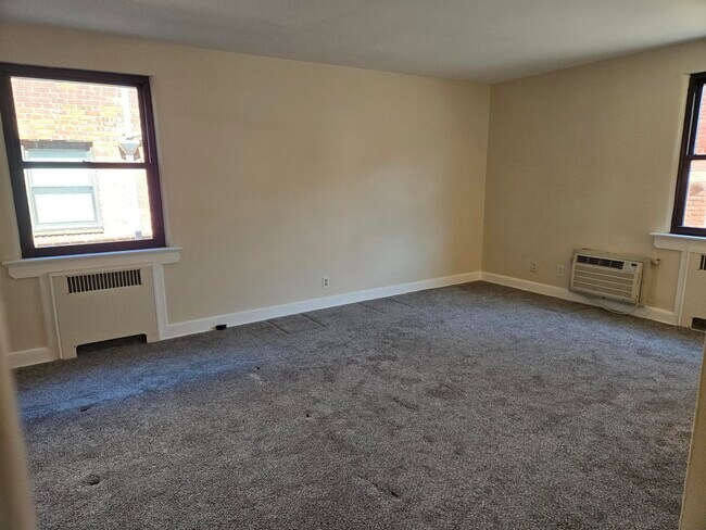 Building Photo - 65 Henry Ave