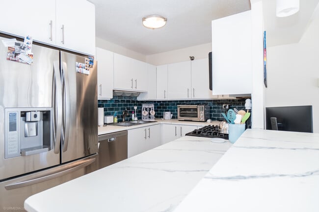 Building Photo - 1309 N Wells St