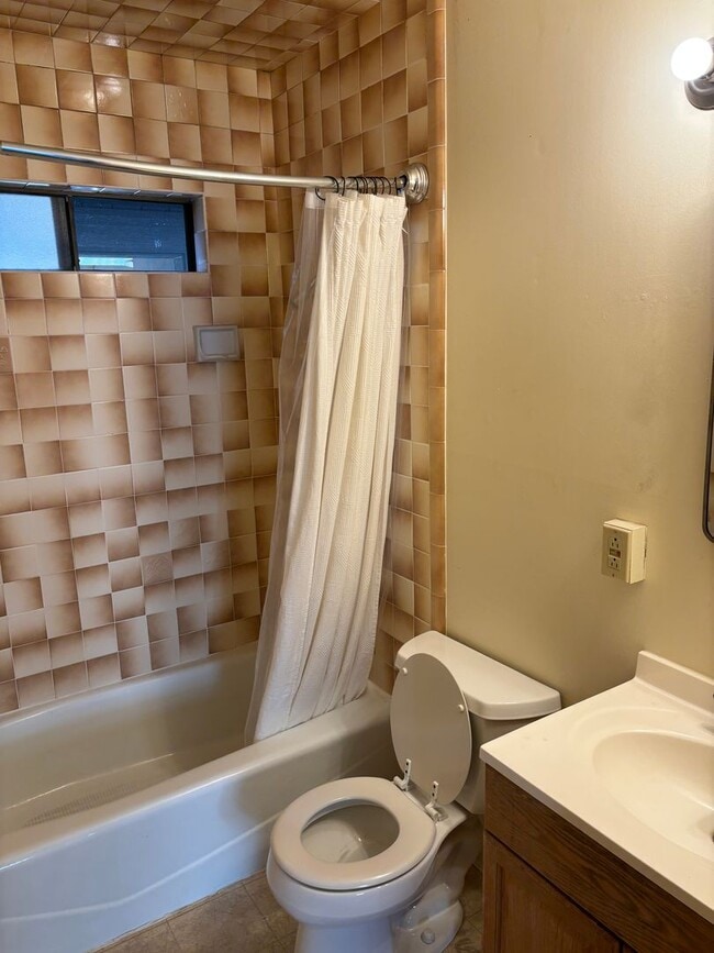 Building Photo - 1 Bedroom Apartment Across from NPS!