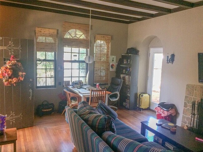 Building Photo - 3111 Harris Park Ave