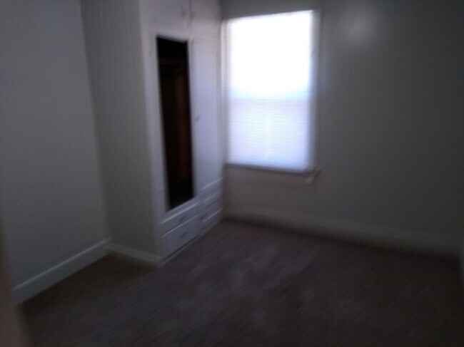 Building Photo - 3 Bedroom 2 Bath House