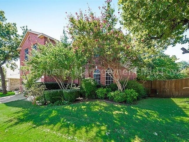 Building Photo - Spacious, Freshly Updated Family Home in P...