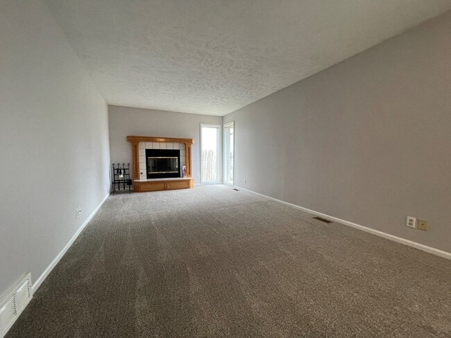 Building Photo - Home For Rent Bellevue!