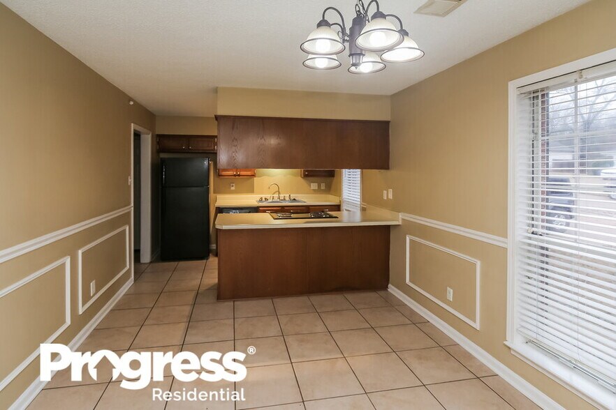 Building Photo - 5689 Riverhead Ave