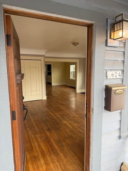 Entrance - 6624 NE Sandy Blvd