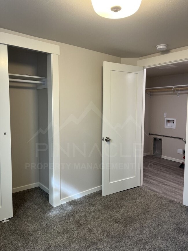 Building Photo - 1-5 1/2 Chicago Ave