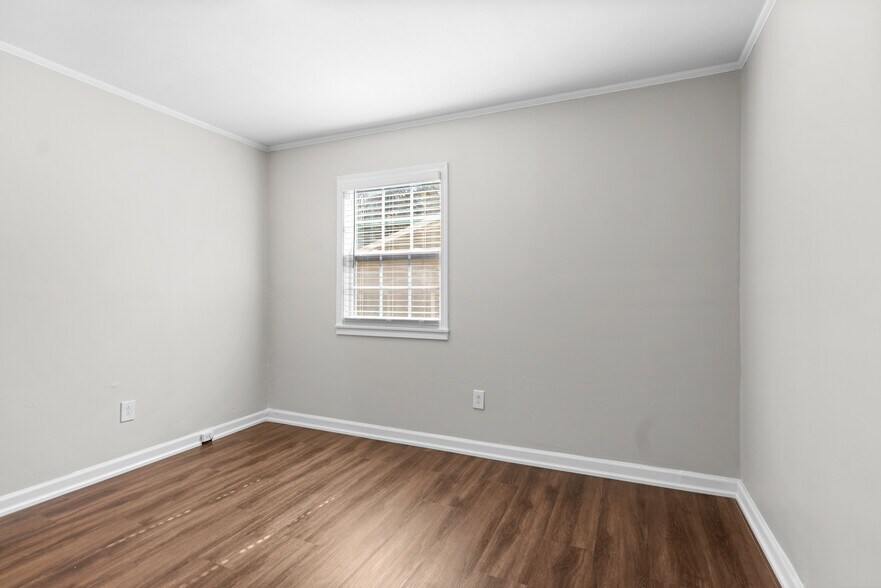 Primary Bedroom - 1380 Plaza Ave SW