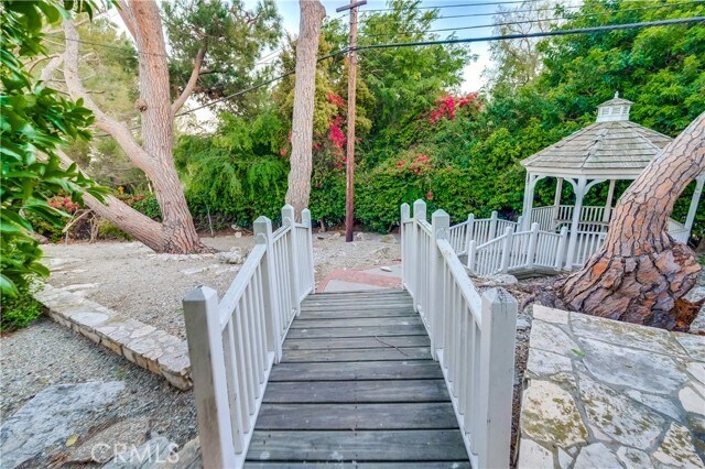 Building Photo - 2 Headland Dr