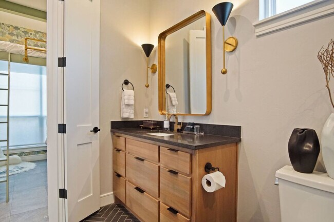 Building Photo - 225 W 1st St