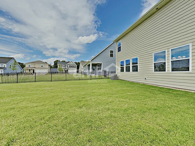 Building Photo - 106 Samara Ln