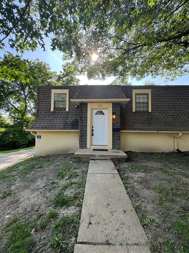 Building Photo - Coming Soon in Independence – Updated 3-Bedroom Duplex with 1-Car Garage