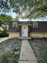 Building Photo - Updated 3-Bedroom Duplex with 1-Car Garage