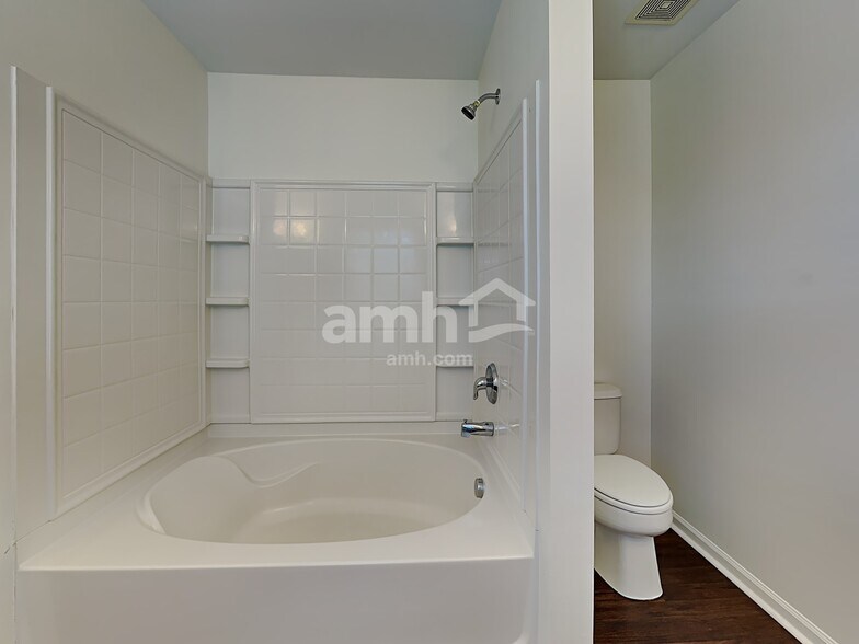Building Photo - 4095 Shadetree Dr