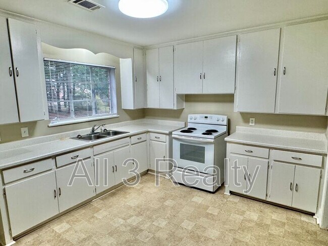 Building Photo - 108 Brantwood Dr